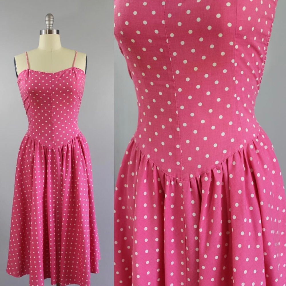 Vintage strap Pink and White polkadot dress. 🌸